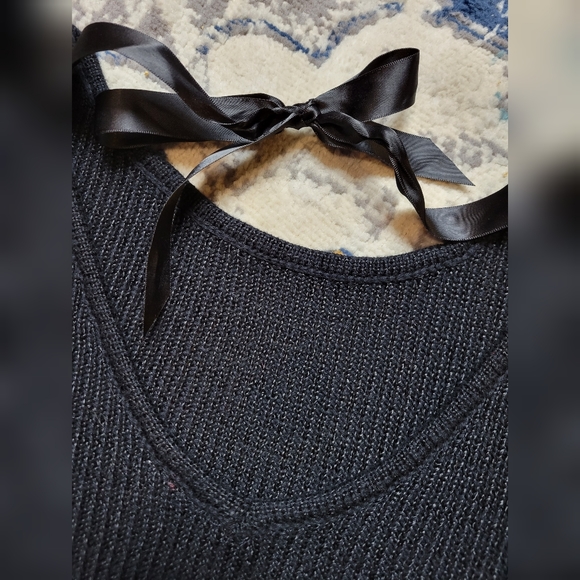 FREE W BUNDLE H&M tie back sweater - Picture 9 of 9